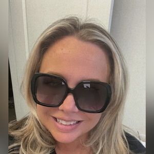 GUCCI Bee Sunglasses 🐝😎🔥 Like New